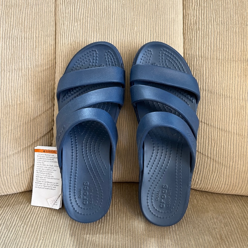 Women’s Crocs Monterey Strappy Wedge, size 8